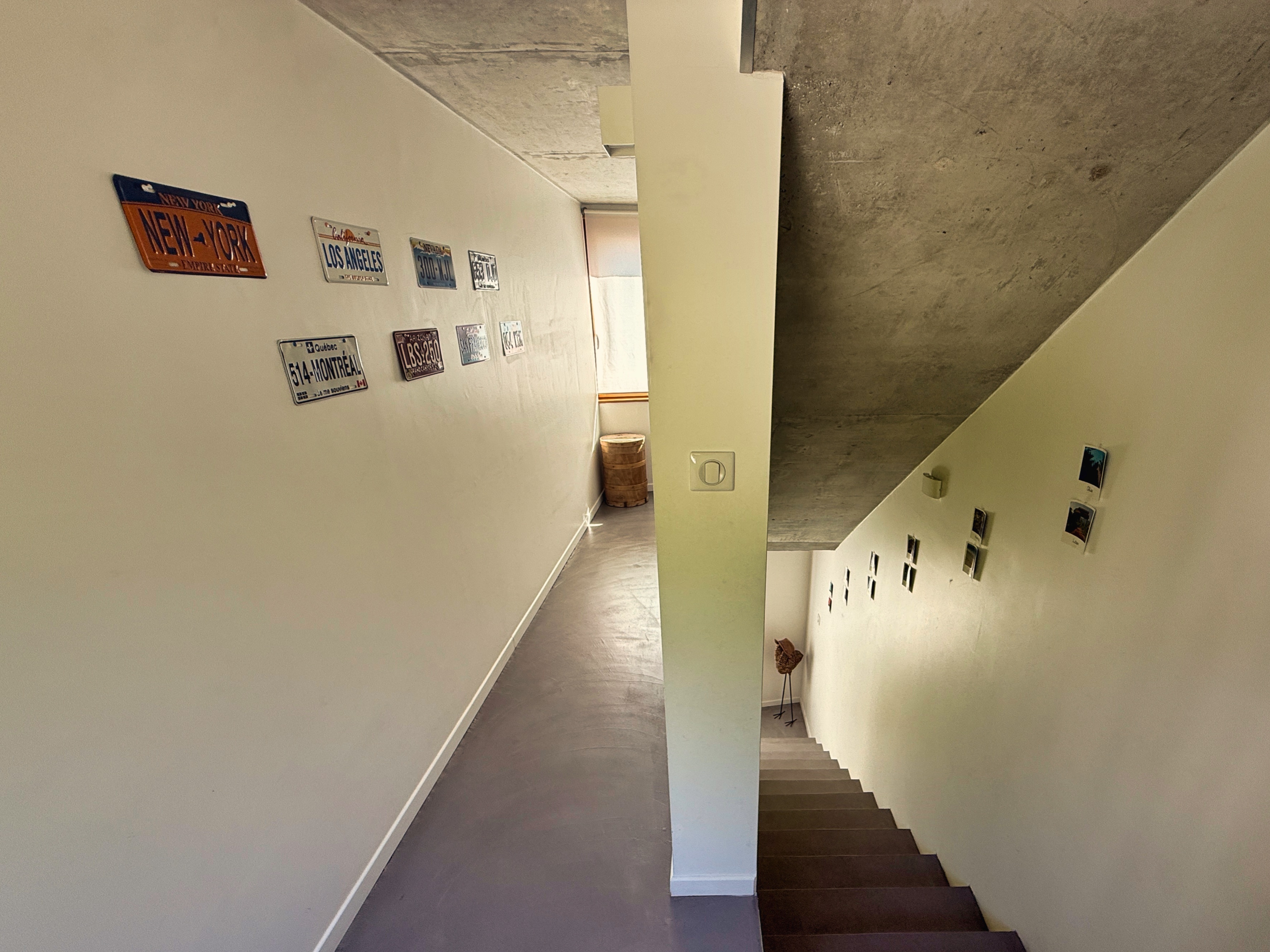 Escalier en béton brut — signature architecturale